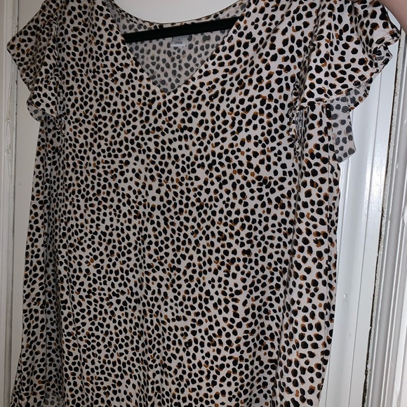 Old Navy size Large Leopard Print Flutter Sleeve Blouse - Picture 7 of 7